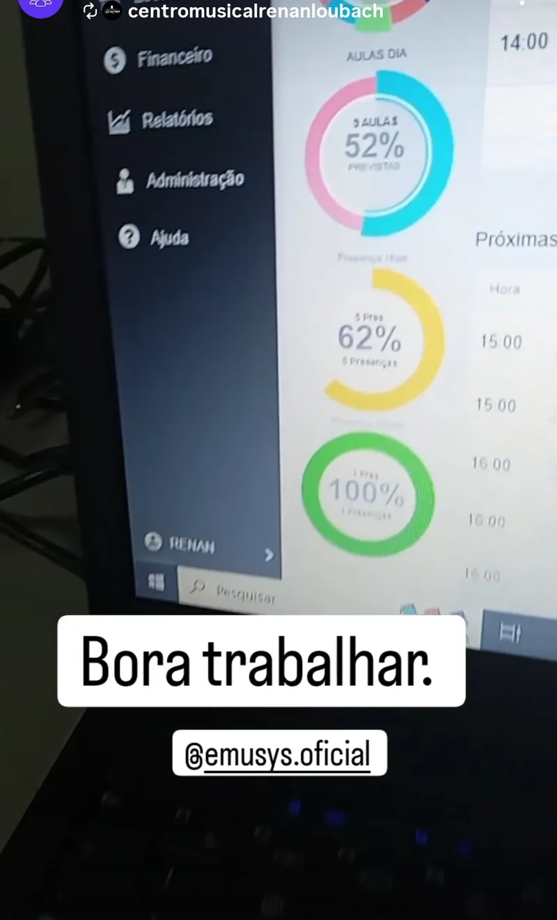 Escola de música usando a Emusys