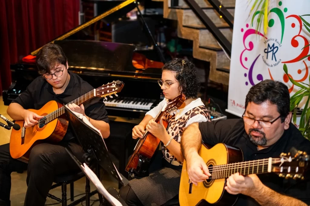 Apresentação de cordas da Academia de Música Maurice Ravel